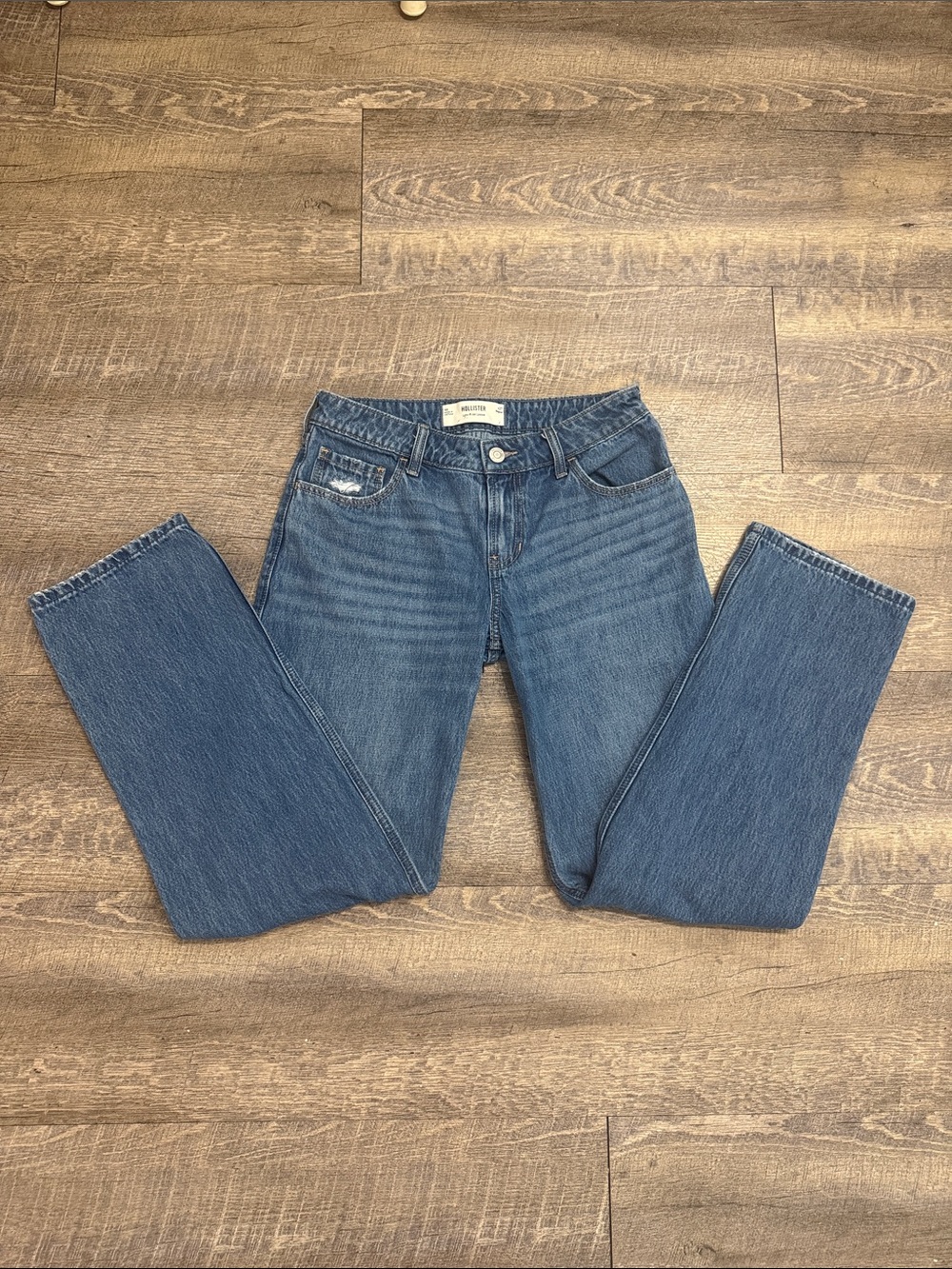 Hollister Women’s Low Rise Baggy Loose Jeans - Picture 2 of 4